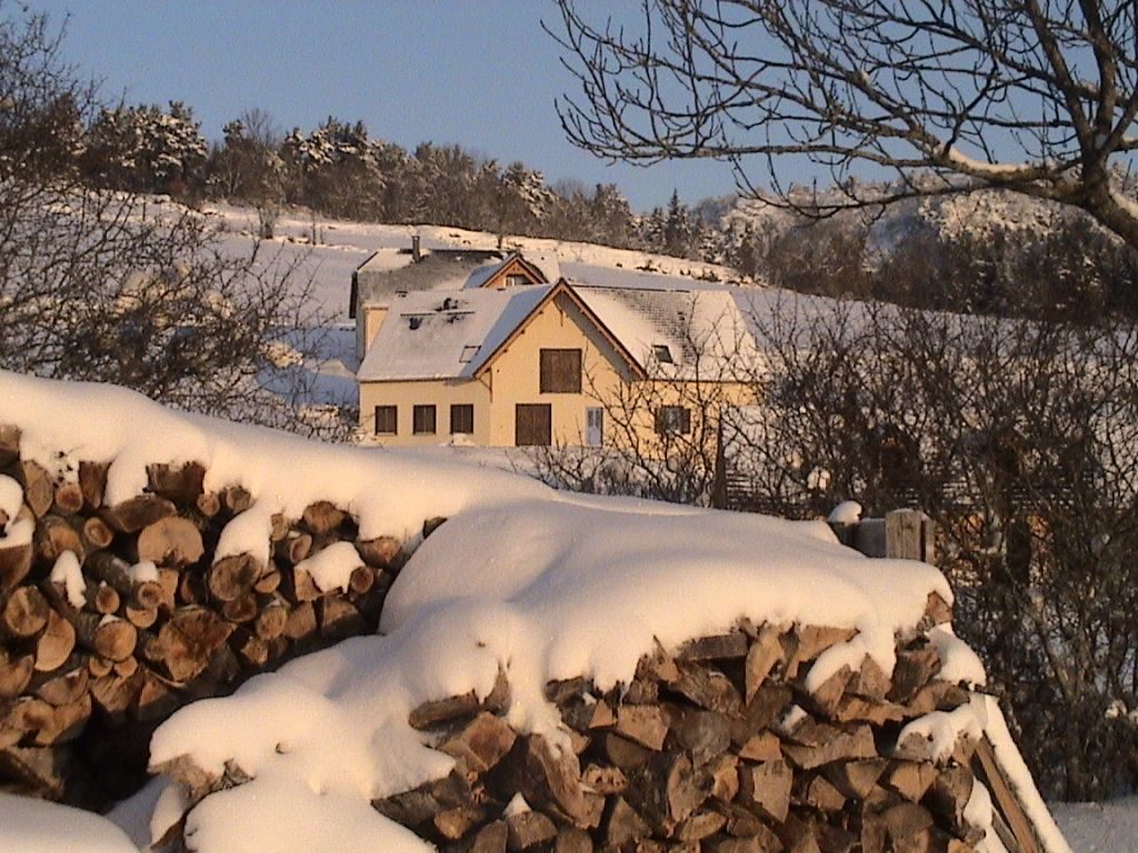 Le Gîte Vu du hameau Le MONT, un jour d'hiver